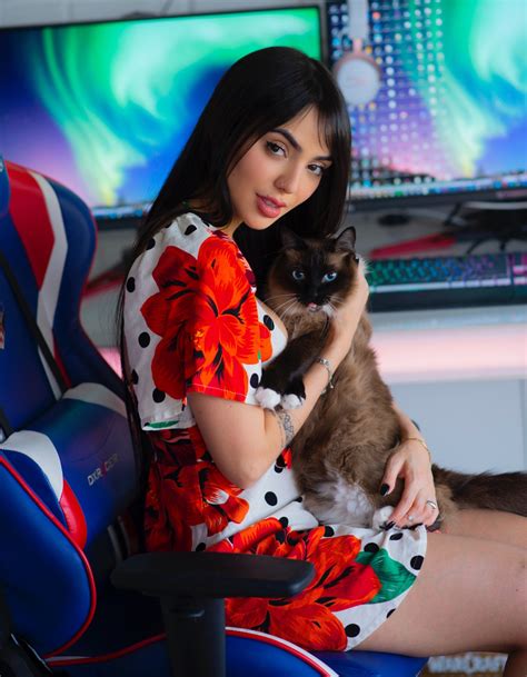 socialmediagirls nyvi|Nyvi Estephan .